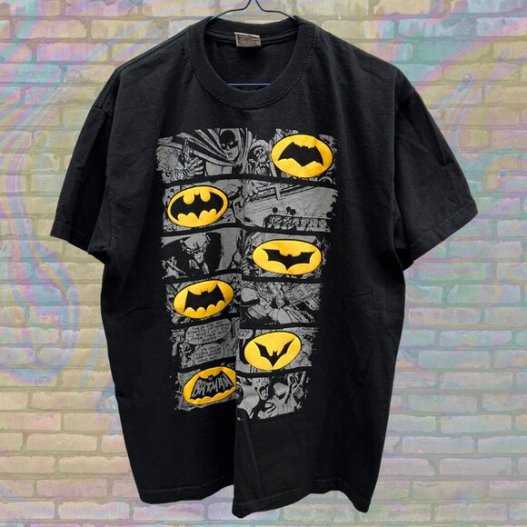 [SOLD] Batman Batsignal Across Generations Shirt Large Y2K Vintage DC - Picture 1 of 7